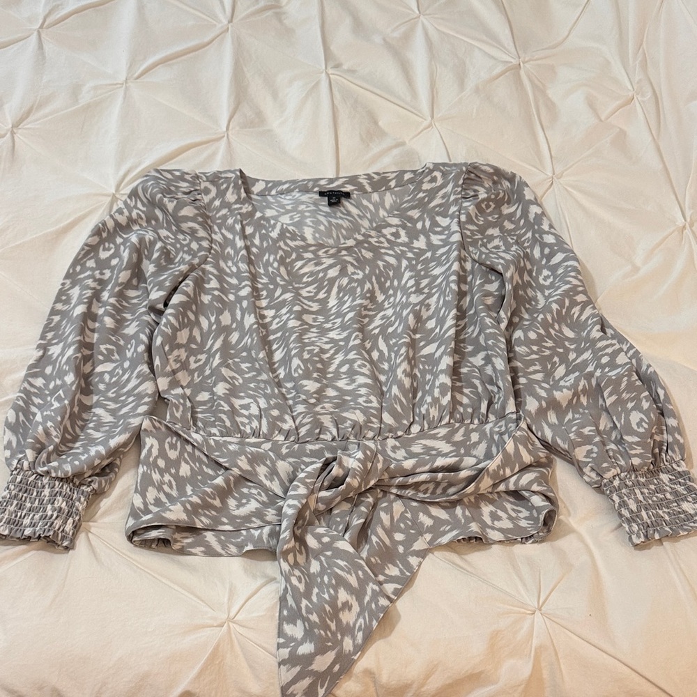 Ann Taylor Light Gray Patterned Blouse